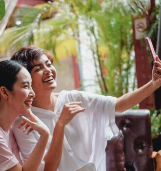 smiling group selfie filipina